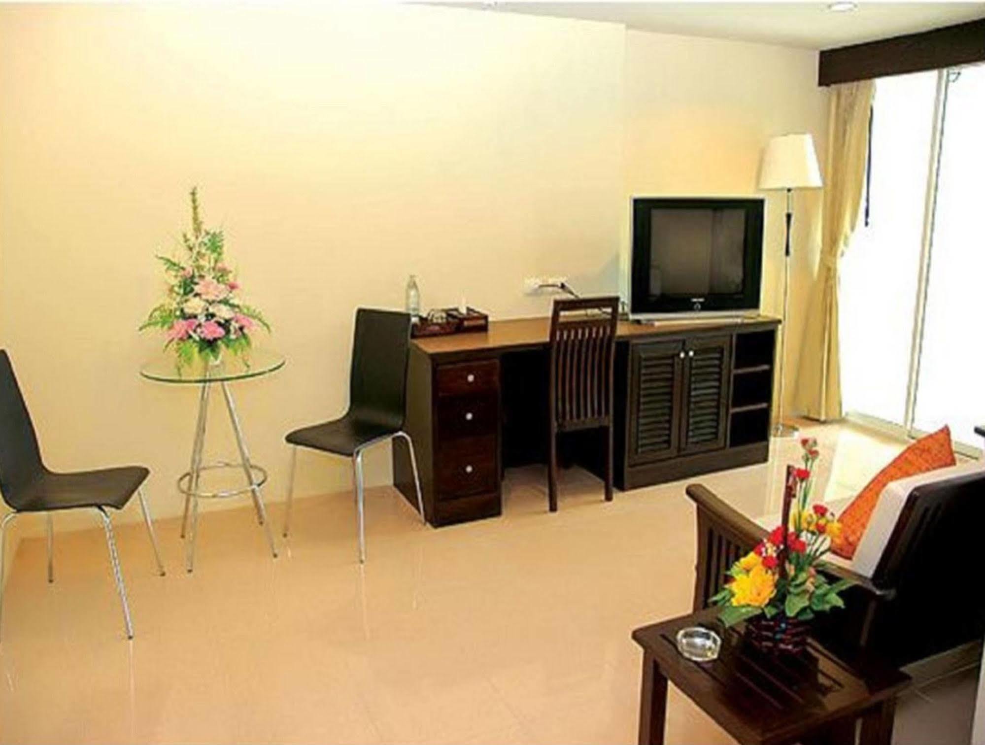 My Hotel - Sha Extra Plus Patong Exterior foto