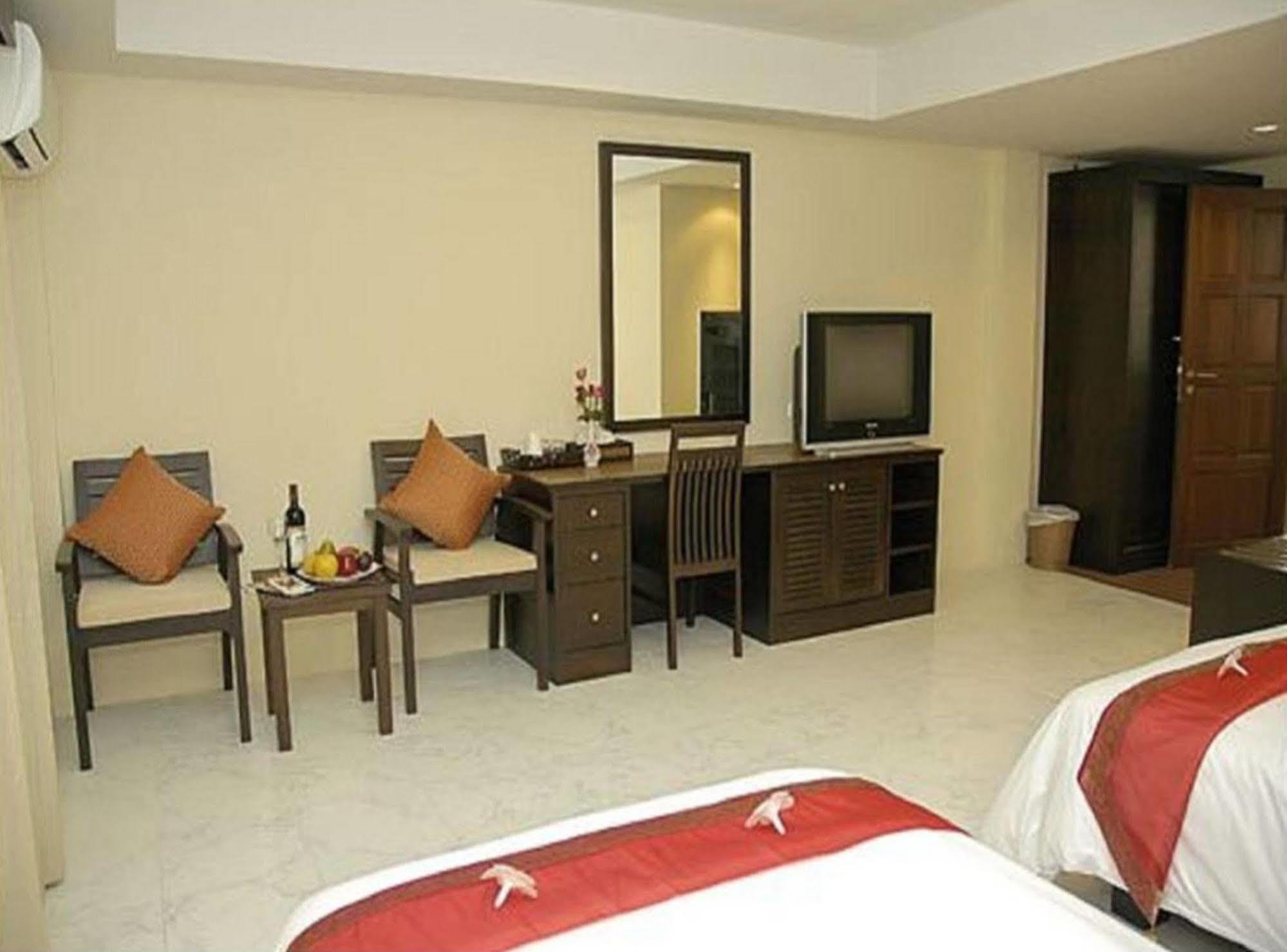 My Hotel - Sha Extra Plus Patong Exterior foto
