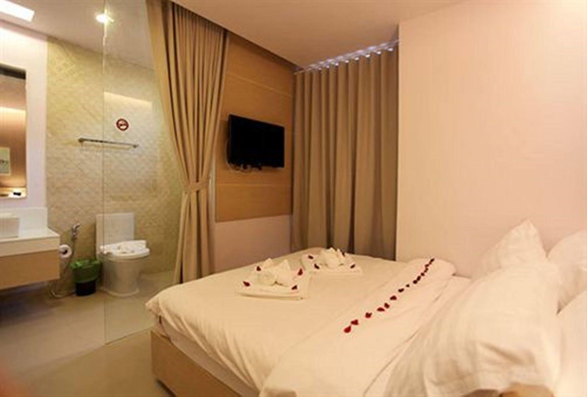 My Hotel - Sha Extra Plus Patong Exterior foto