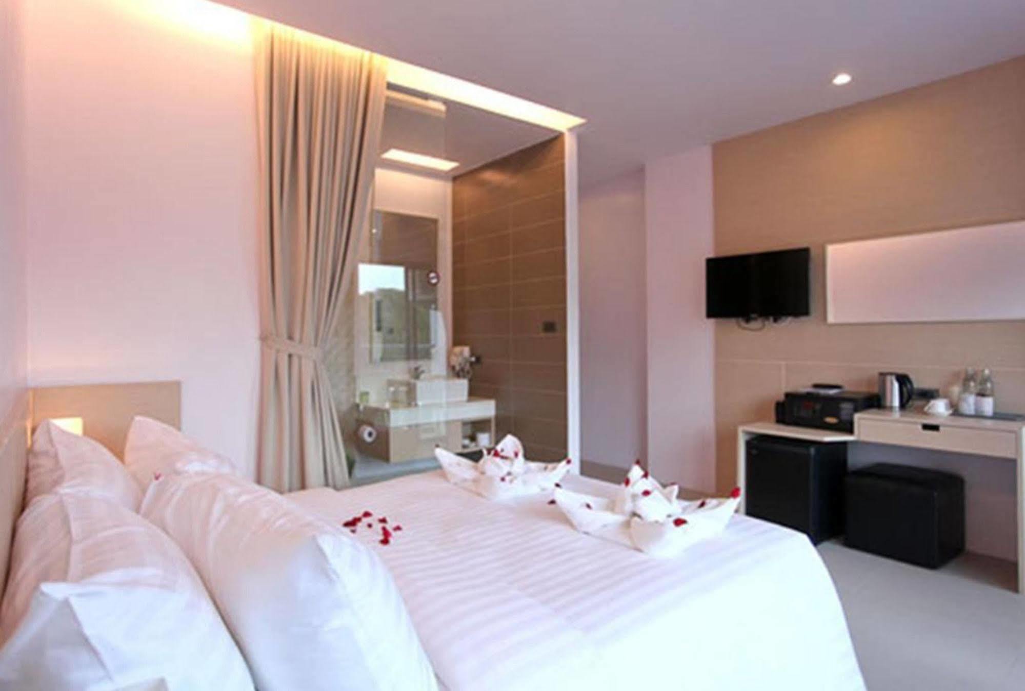 My Hotel - Sha Extra Plus Patong Exterior foto